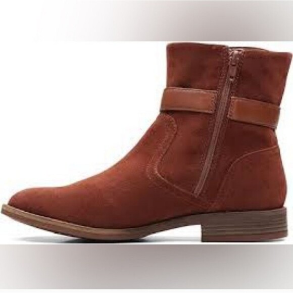 NWT Ladies Clarks Camzin Strap ankle boots Mahogany Suede Western Size 8 - Picture 2 of 11